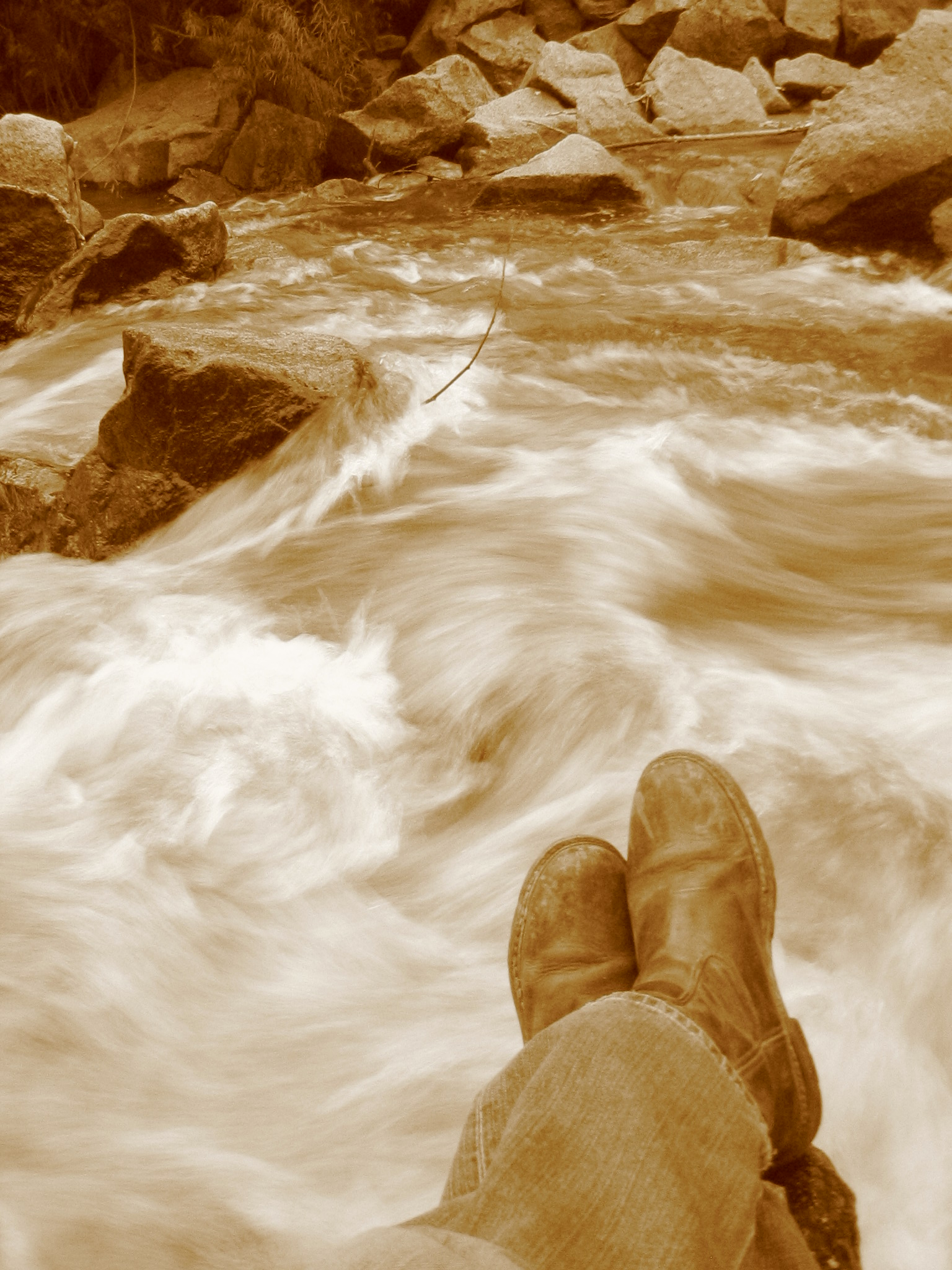 041008 boulder boots.JPG